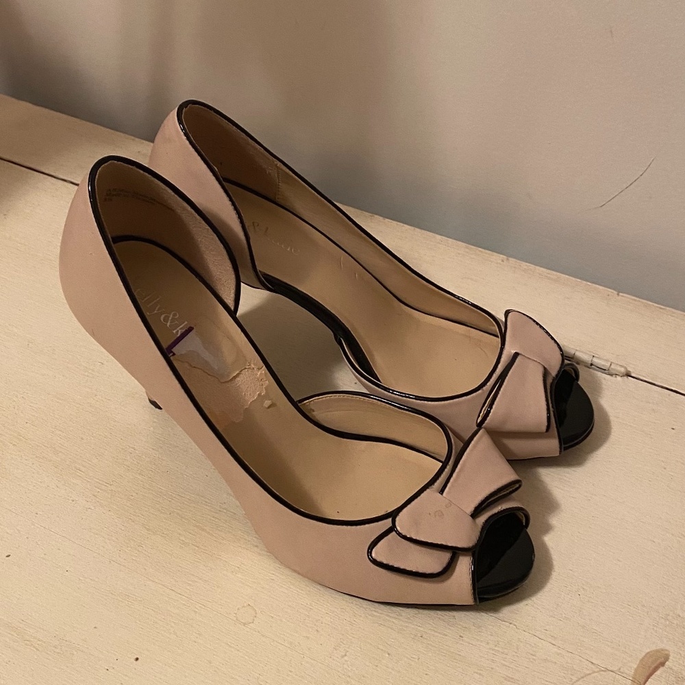 Brown and tan open toe shies